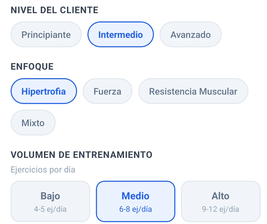 Generador de rutinas con IA de TotalGains con el nivel del cliente en intermedio, el enfoque en hipertrofia y el volumen de entrenamiento en medio, de 6 a 8 ejercicios por día